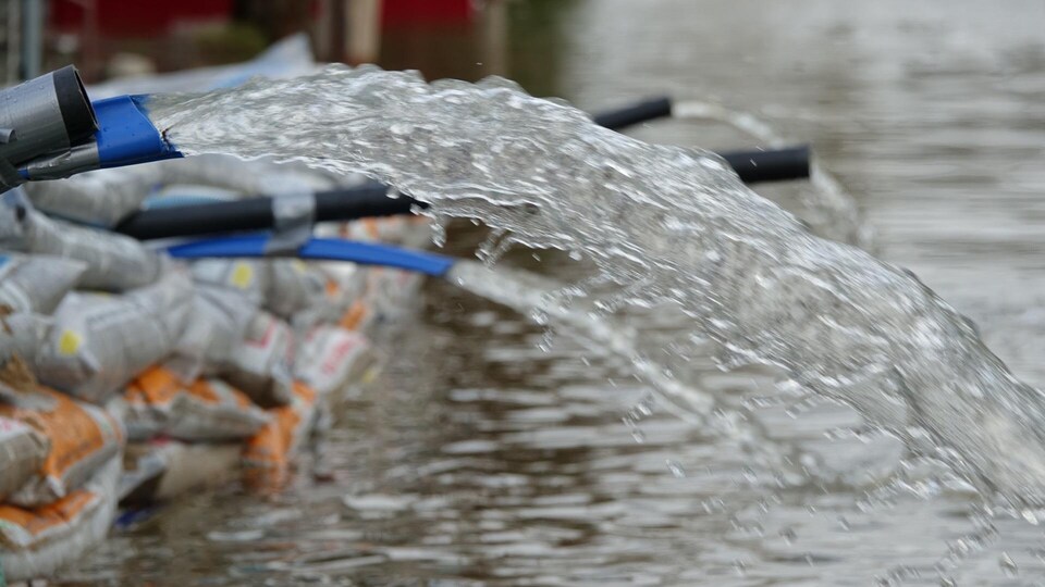 Qui appeler? Où aller? Tout ce que vous devez savoir sur les inondations RadioCanada.ca