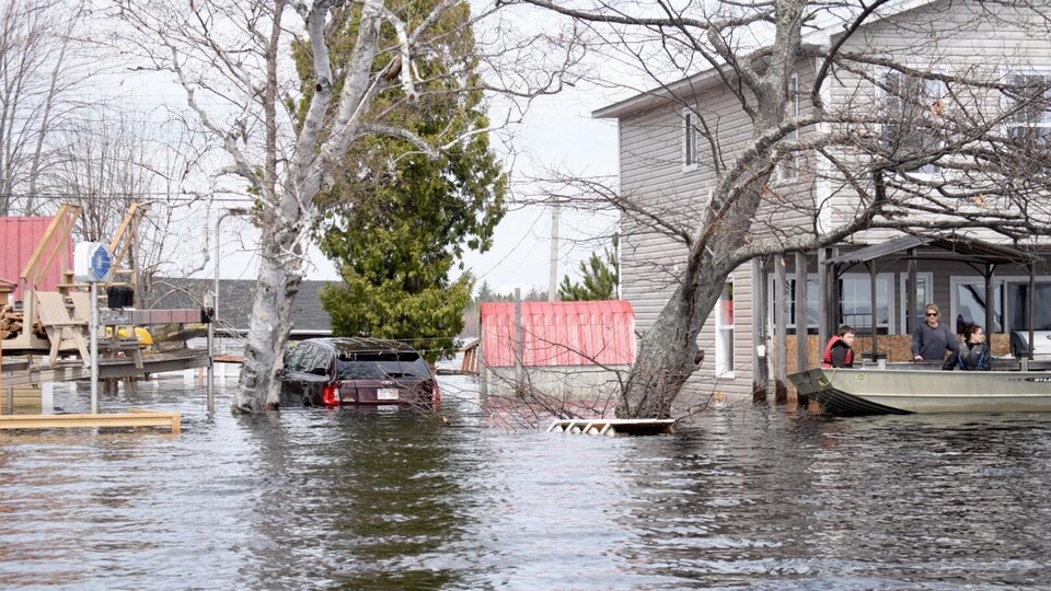 Les dommages aux propriétés sont désastreux dans la région de Grand Lake au Nouveau-Brunswick.