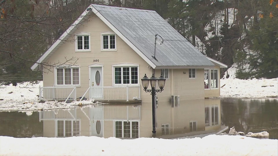 La rivière L'Assomption déborde, des habitants de SaintFélixdeValois
