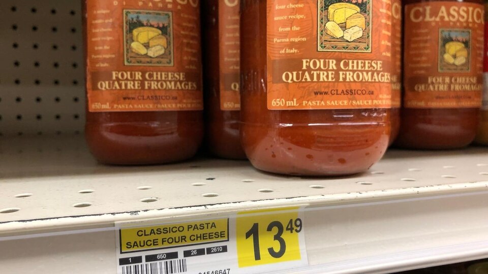 De la sauce pour pâtes à 13,49 $ dans une épicerie du Nunavut.