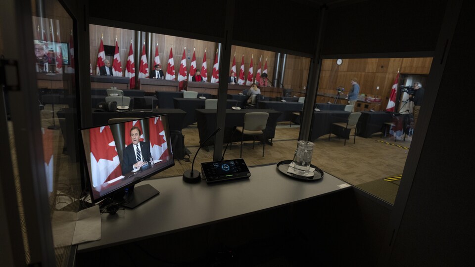Une salle d'interprétation au parlement à Ottawa.