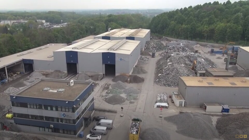 SIMS M+R GMBH en Allemagne fournit à la fonderie Horne des ferrailles à recycler.
