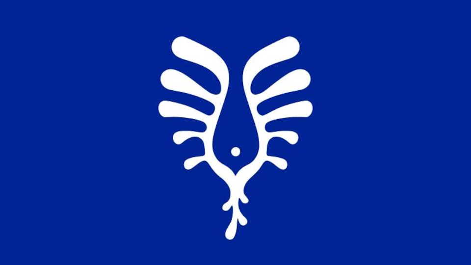 Un dessin fait de bleu et de blanc.