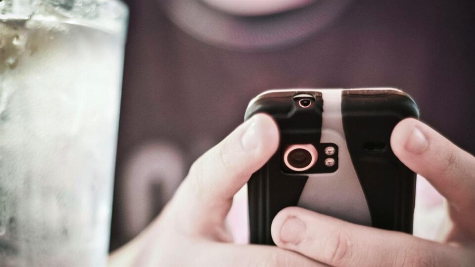 Les appareils mobiles comme l'iPhone ont la cote auprès des cyberprédateurs selon un policier de Saskatoon.