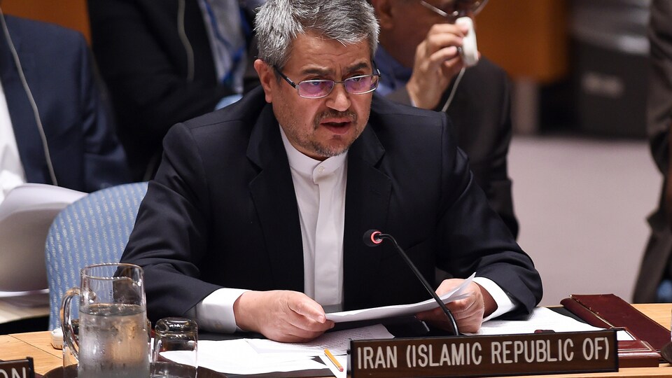 Un représentant de l'Iran est assis à l'ONU.