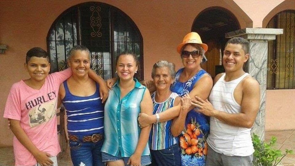 Il M'a Quitté Mais M'envoie Des Textos La famille, d'amour et de cœurs serrés | Radio-Canada.ca