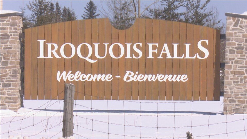 Panneau de bienvenue d'Iroquois Falls.