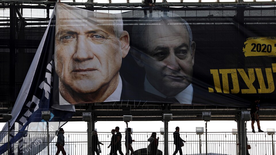 Une bannière électorale installée en Israël.