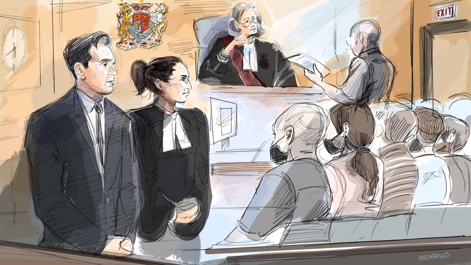 Illustration judiciaire de l'accusé qui est debout dans une salle d'audience en train d'écouter le verdict du jury.