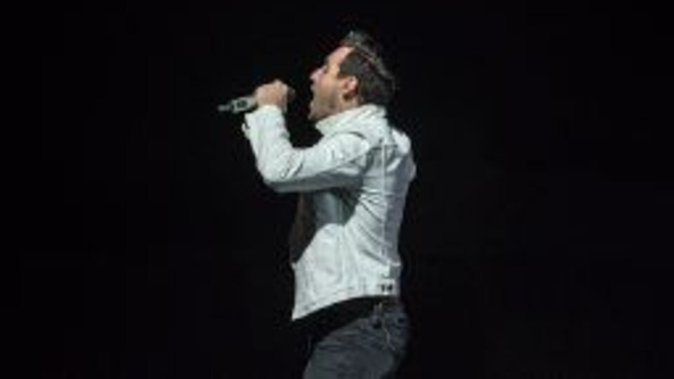 Jacob Hoggard in concert.