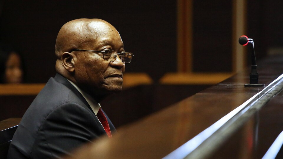 Jacob Zuma sur le banc des accusés.