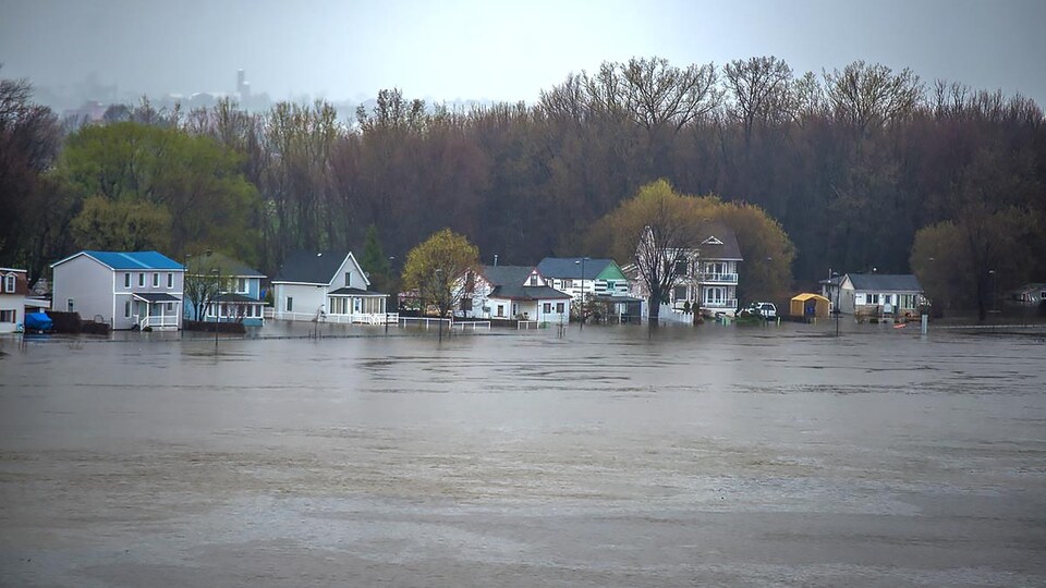 La rue Jacques-Cartier dans le secteur de Gatineau, lors des inondations de mai 2017,