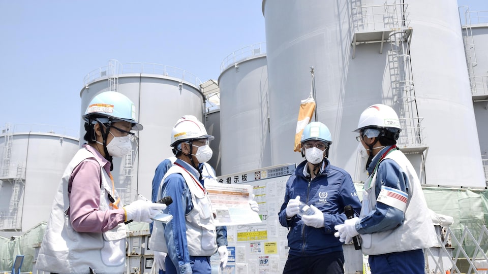 Une visite d'inspection à la centrale de Fukushima.