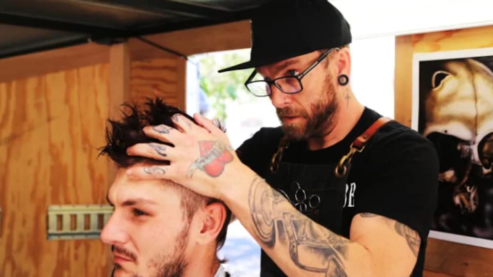 Une Coupe De Cheveux Pour Changer Le Quotidien Des Sans Abri