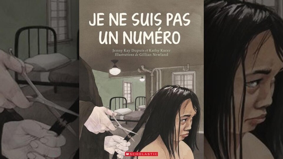 Une jeune fille triste se fait couper les cheveux.
