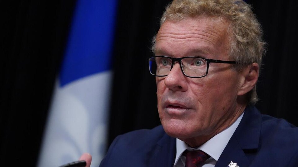 Le ministre en conférence de presse
