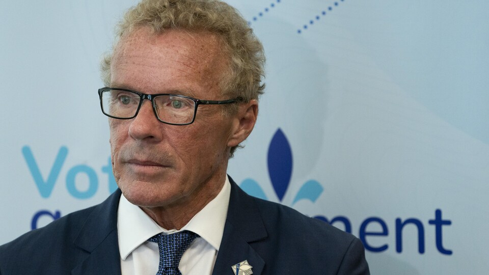 Le ministre du Travail, de l'Emploi et de la Solidarité sociale Jean Boulet.