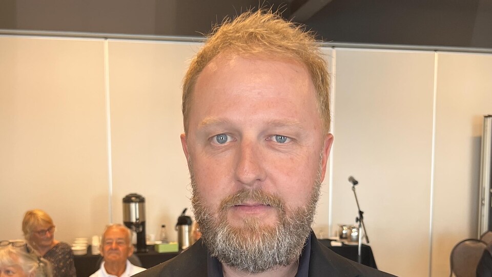 Jean-Sébastien Barriault en plan rapproché.
