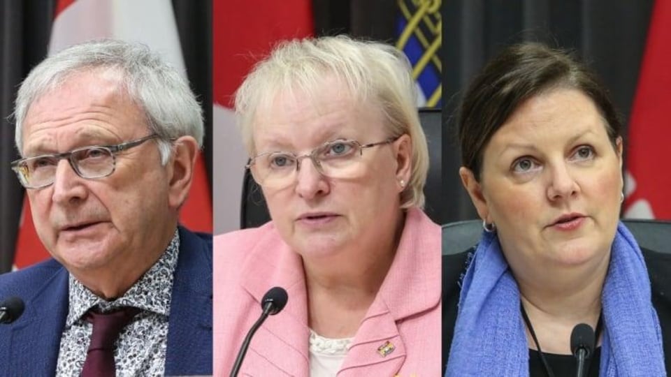 Le premier ministre, Blaine Higgs, la ministre de la Santé, Dorothy Shephard, et la médecin hygiéniste en chef, la Dre Jennifer Russell.