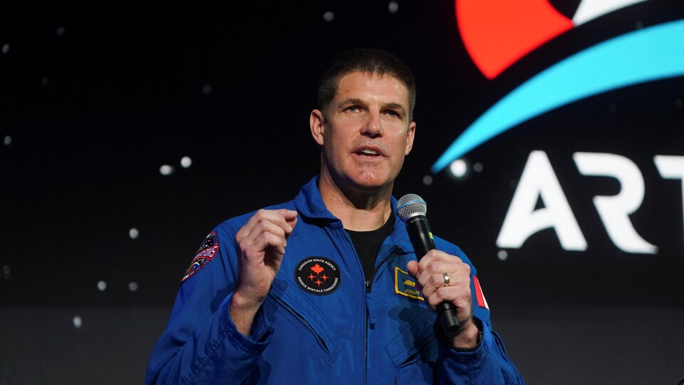 Le Canadien Jeremy Hanson lors de l'annonce de la mission Artemis II.