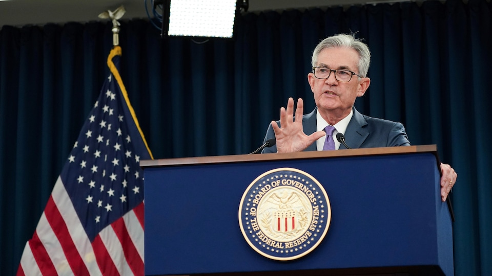 Jerome Powell, président de la Réserve fédérale américaine, tient une conférence de presse à Washington.