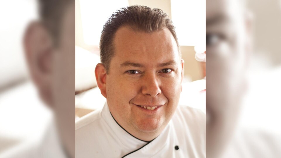 Une photo professionnelle du chef Jérôme Sauvey.