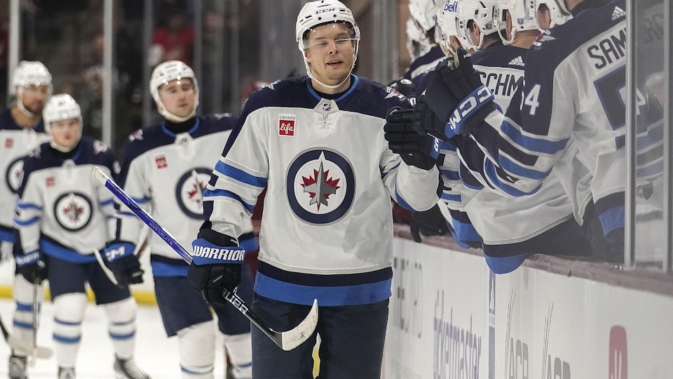 Fanatics Chandail de hockey de la LNH Breakaway des Jets de Winnipeg, à