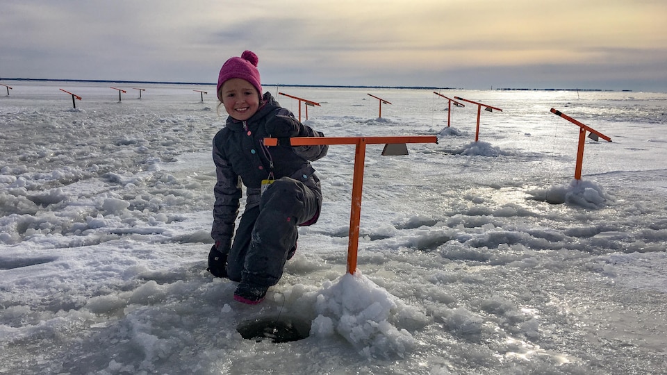 Derniers préparatifs pour le début de la saison de pêche blanche sur le lac SaintPierre Radio