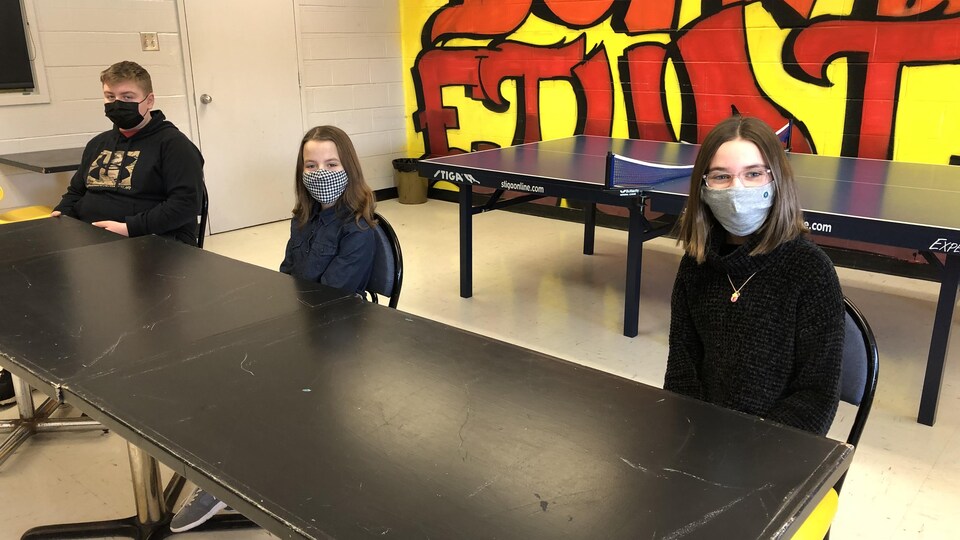 Des jeunes de l'école primaire Le Domaine Étudiant, à Petit-Rocher au Nouveau-Brunswick, s'expriment sur le coronavirus.