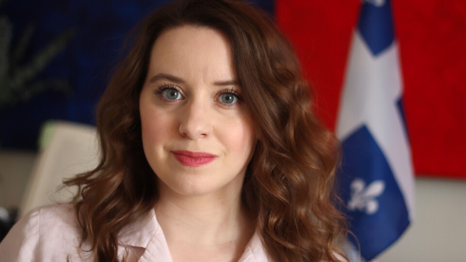 Une jeune femme.