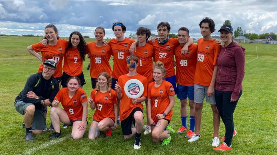 Les joueurs de l'école L'Odyssée de Moncton représenteront le Sud-Est en frisbee ultime.