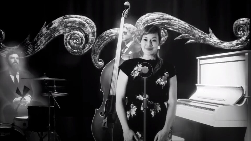 Jill Barber sur scène entourée de fantômes.