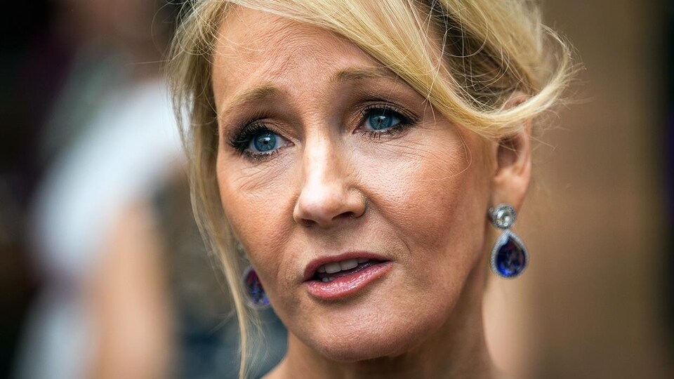 L'autrice J. K. Rowling.