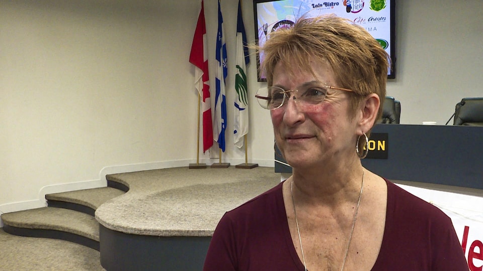Mme Coulombe en entrevue.