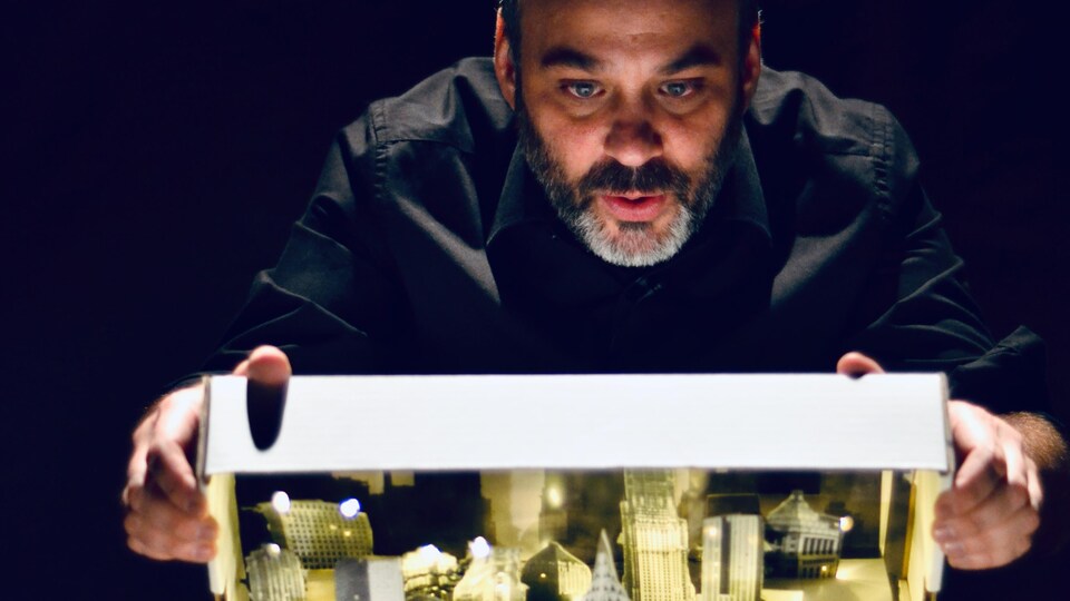 Jocelyn Sioui sur scène.