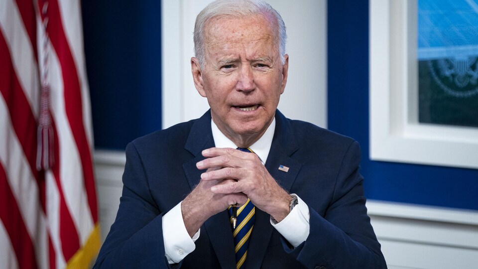 Joe Biden participant à une réunion.