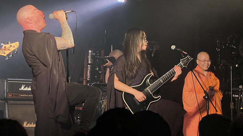 Dharma en pleine performance.