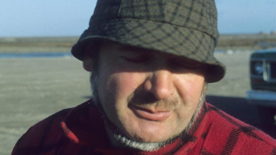Une image de l'oblat français Johannes Rivoire à Arviat, en 1979.