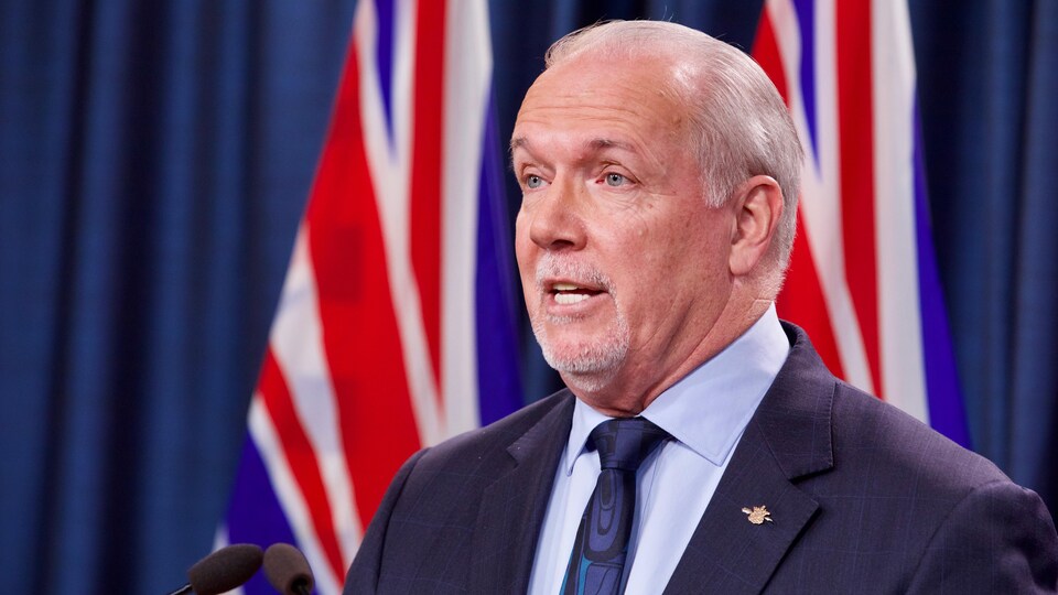 Le premier ministre tient sa conférence de presse hebdomadaire.