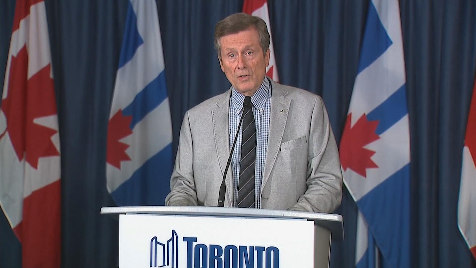Le maire de Toronto, John Tory, lors d'un point de presse.
