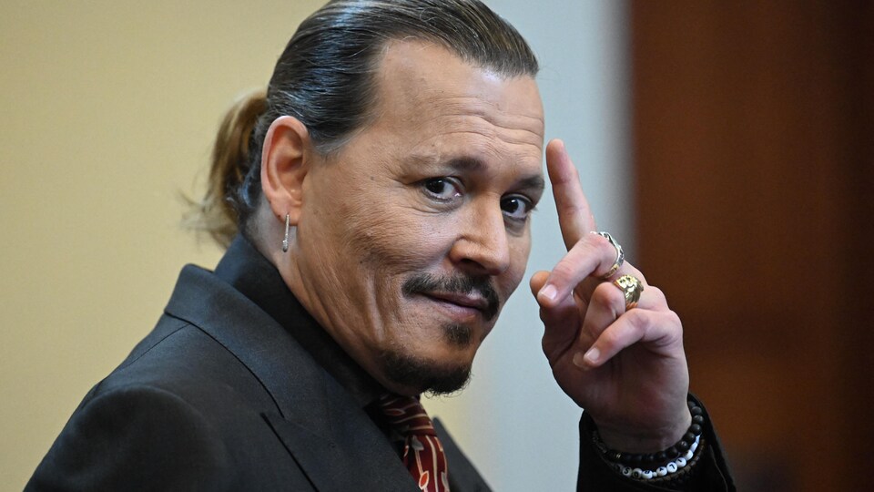 Johnny Depp pendant une audience à la cour du comté de Fairfax, en Virginie.
