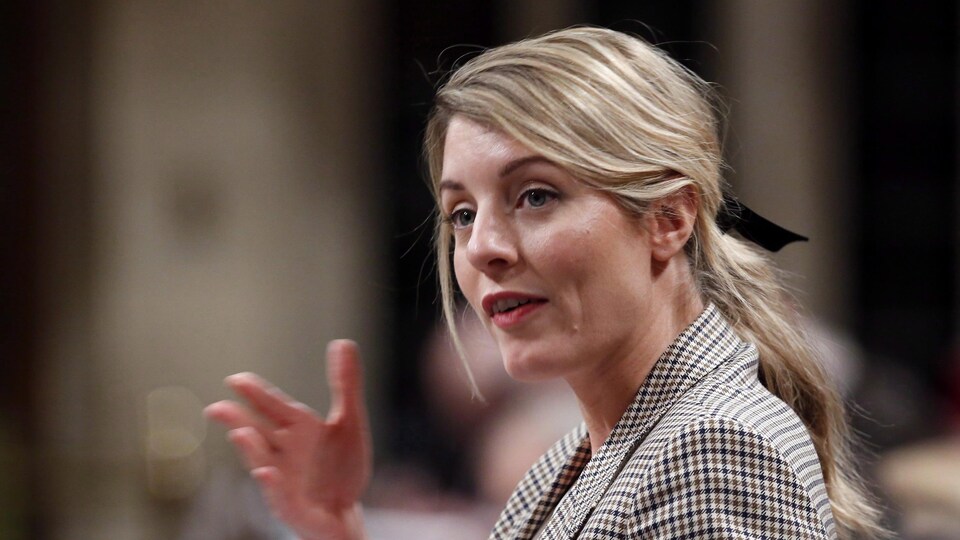 La ministre du Patrimoine Mélany Joly répond à une question en Chambre à Ottawa.