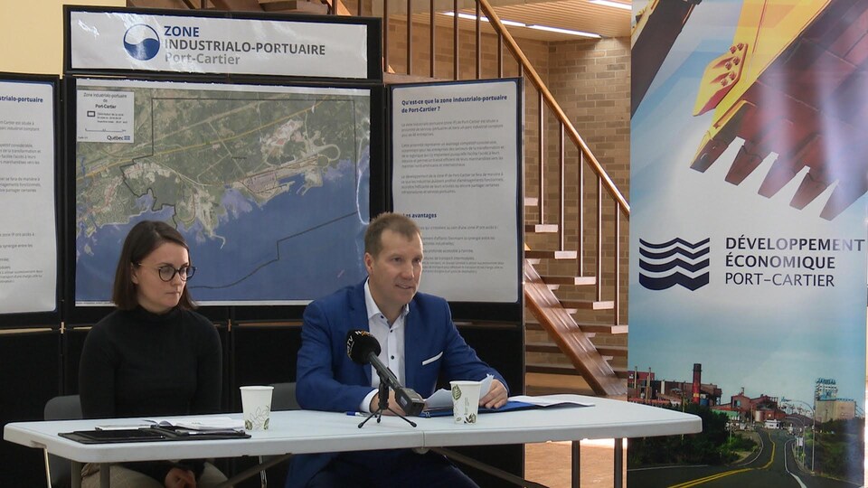 Jolyane Pelletier et Bernard Gauthier en conférence de presse