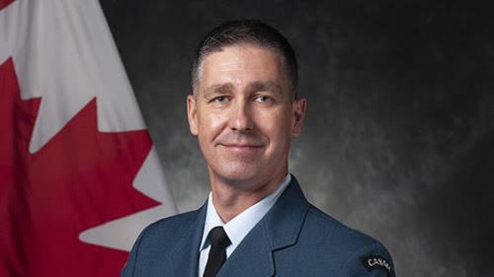 Le commandant de la 15e Escadre située à Moose Jaw Jonathan Bouchard.