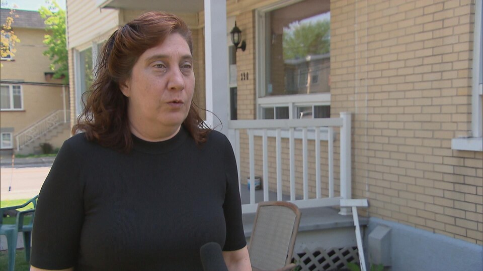 Julie Montreuil, coordonnatrice d'une ressource intermédiaire de Québec, donne une entrevue à Radio-Canada