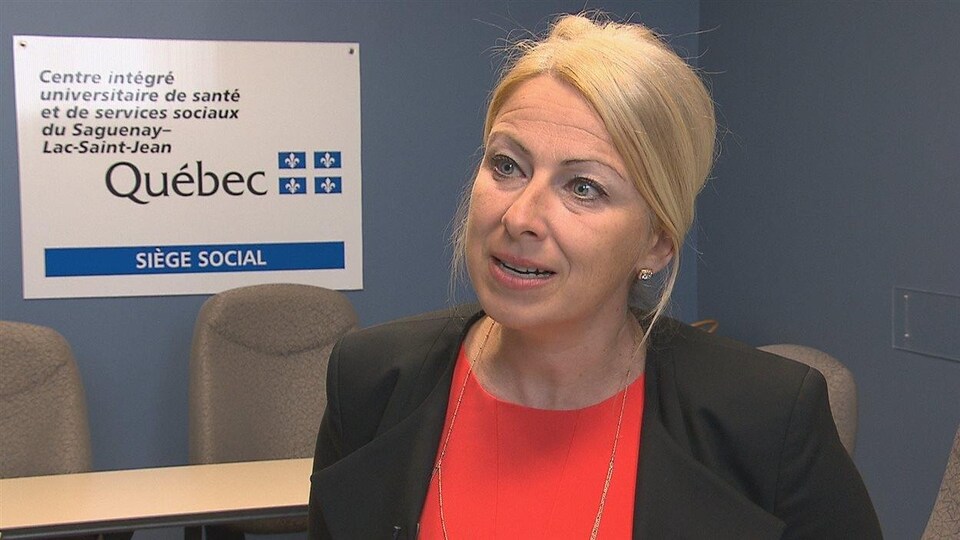 Dre Julie Saint-Pierre en entrevue dans son bureau