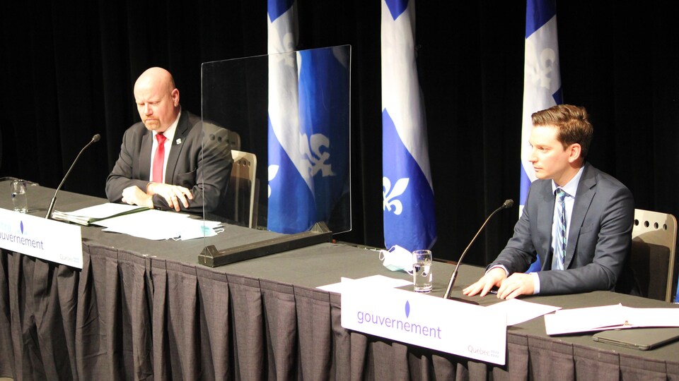 Le ministre responsable des Affaires autochtones, Ian Lafrenière, et celui de la Justice, Simon Jolin-Barette, annoncent 19,2 millions de dollars pour accroître l'accès à la justice pour les Autochtones.