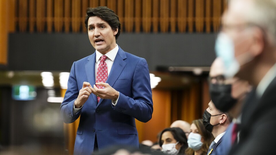 Le premier ministre Trudeau prenant la parole aux Communes.
