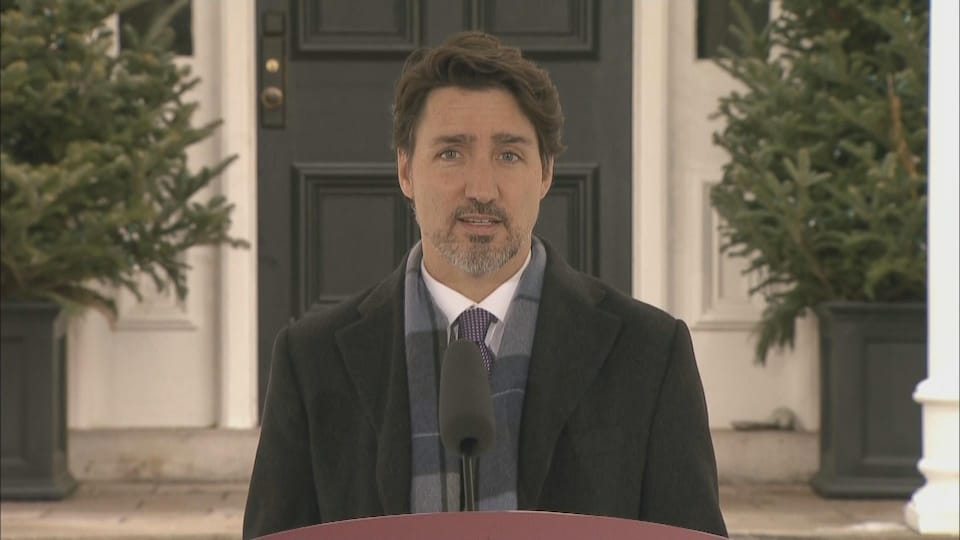Le premier ministre Justin Trudeau devant sa résidence Rideau Cottage