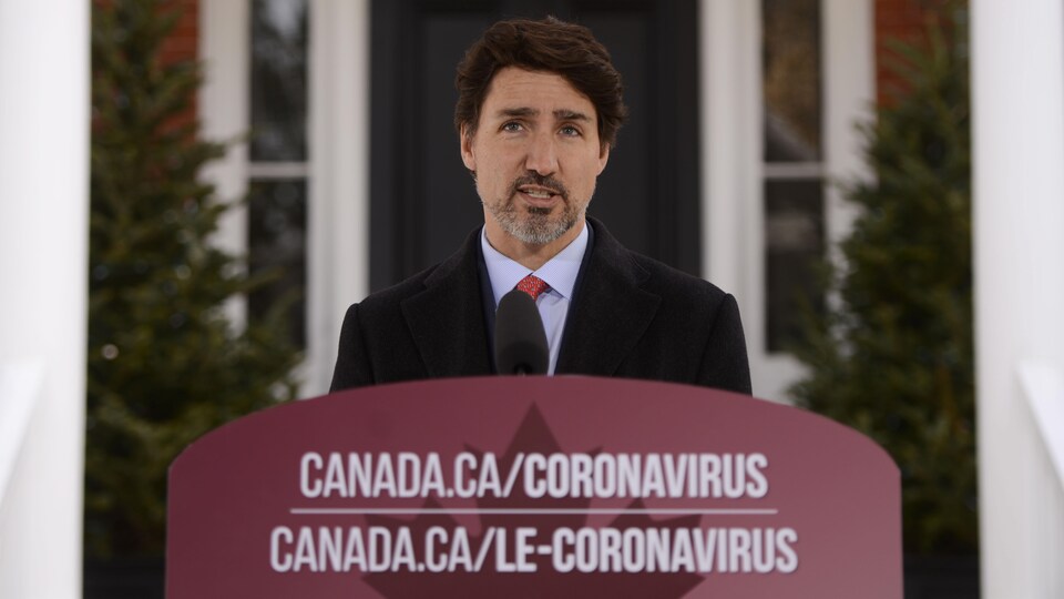Le premier ministre Justin Trudeau donne une conférence de presse.